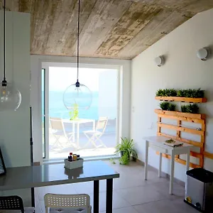 https://durmiendo-sobre-el-mar-vivienda-los-riscos.in-canary-islands.com